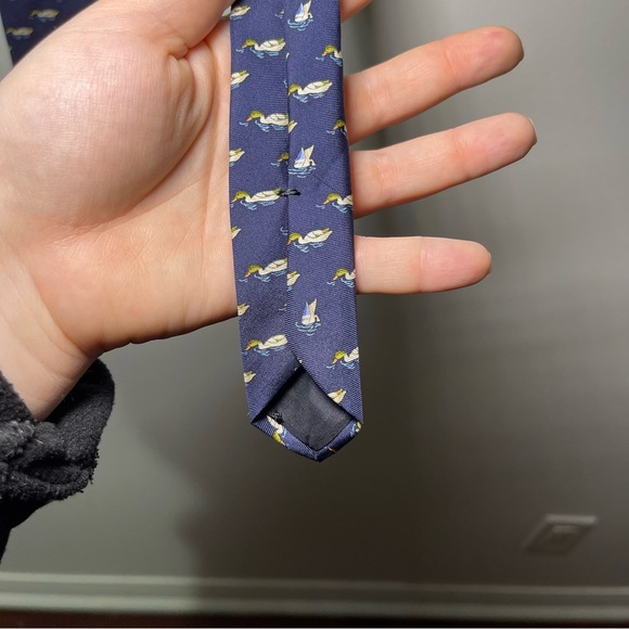 Brooks Brothers Men's Navy swimming ducks print 100% silk career office neck tie - Picture 7 of 7